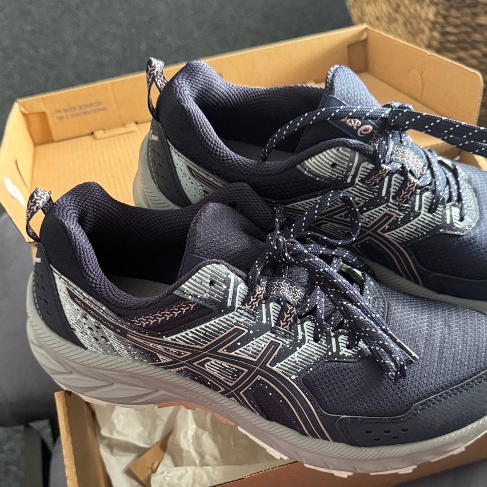 Asics Women's Sneakers - Navy and White